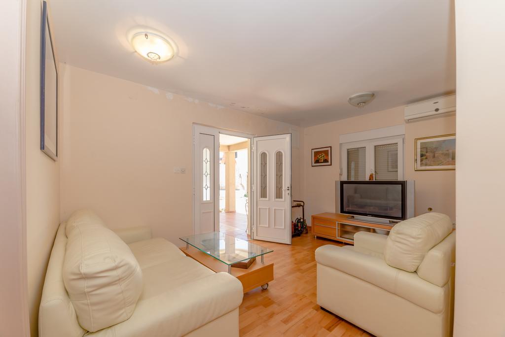 Paula Apartments Vir Εξωτερικό φωτογραφία