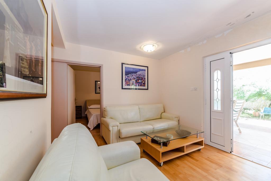 Paula Apartments Vir Εξωτερικό φωτογραφία