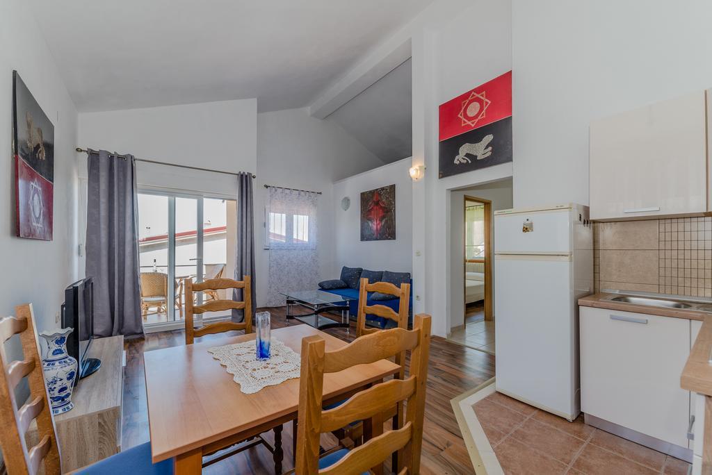Paula Apartments Vir Εξωτερικό φωτογραφία