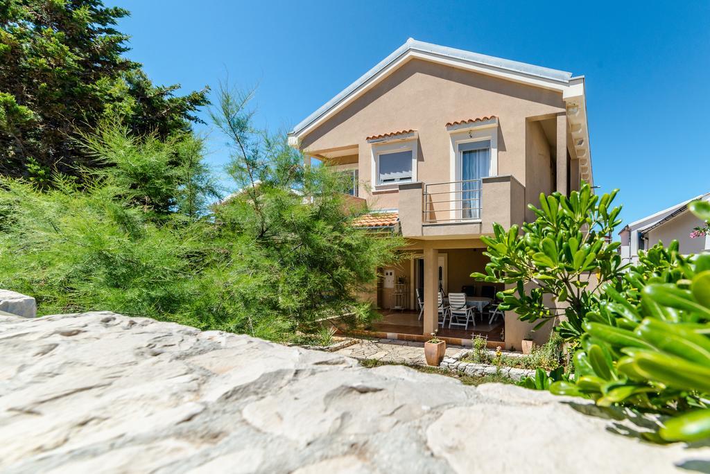 Paula Apartments Vir Εξωτερικό φωτογραφία