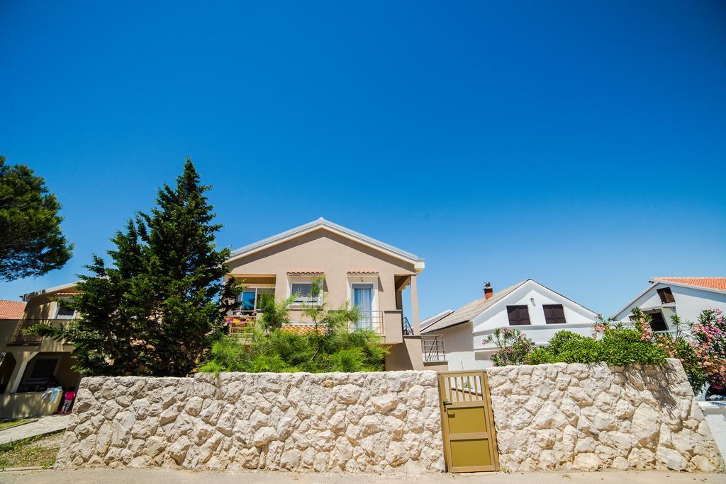 Paula Apartments Vir Εξωτερικό φωτογραφία