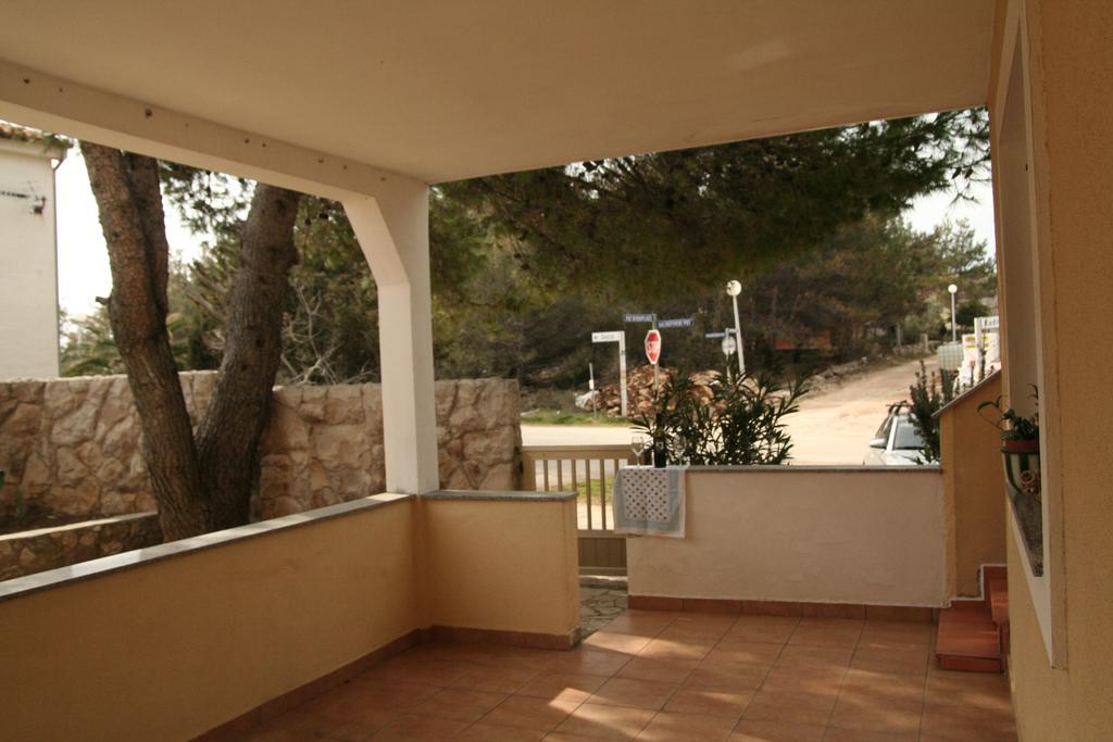 Paula Apartments Vir Εξωτερικό φωτογραφία